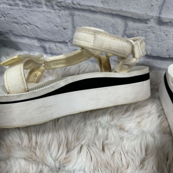 Teva White Flatform Universal Mesh Print Platform‎ Sandals Size 9 - Picture 3 of 10